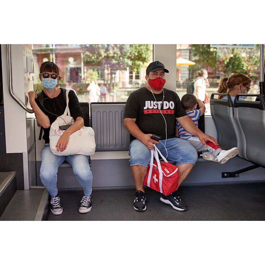 Maskenpflicht. Just do nothing. Two women, a man and a child. Basel tram, Switzerland, 2020
.
.
.
#coronamask #trainstation 
#coronavirus #documentaryphotography #streetportrait #maskobligation #streetphotographyworldwide #streetphoto_color #sweet_street_beat #streetclassics #street_focus_on #onthestreet #nonstopstreet #photostreet #swissstreets #instaswitzerland #streetportraits #streetphotography #coronatime #baseltram #justdonothing