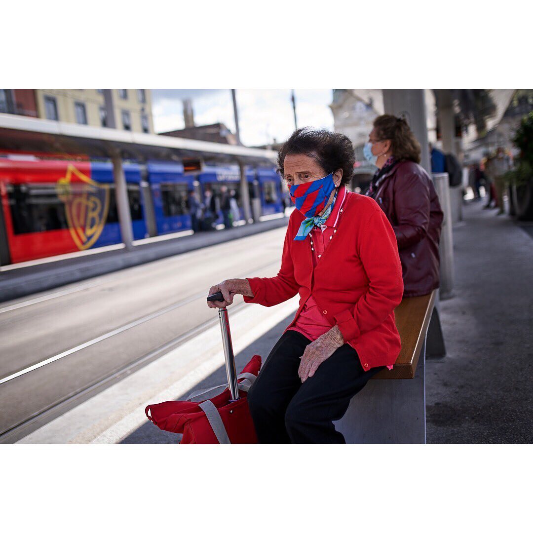 Maskenpflicht. Rot-Blau. Woman. Basel, Switzerland, 2020
.
.
.
#coronamask #trainstation #rotblau #fcb #fcbasel 
#coronavirus #documentaryphotography #streetportrait #maskobligation #streetphotographyworldwide #streetphoto_color #sweet_street_beat #streetclassics #street_focus_on #onthestreet #nonstopstreet #photostreet #swissstreets #instaswitzerland #streetportraits #streetphotography #coronatime #baseltram #maskenpflicht