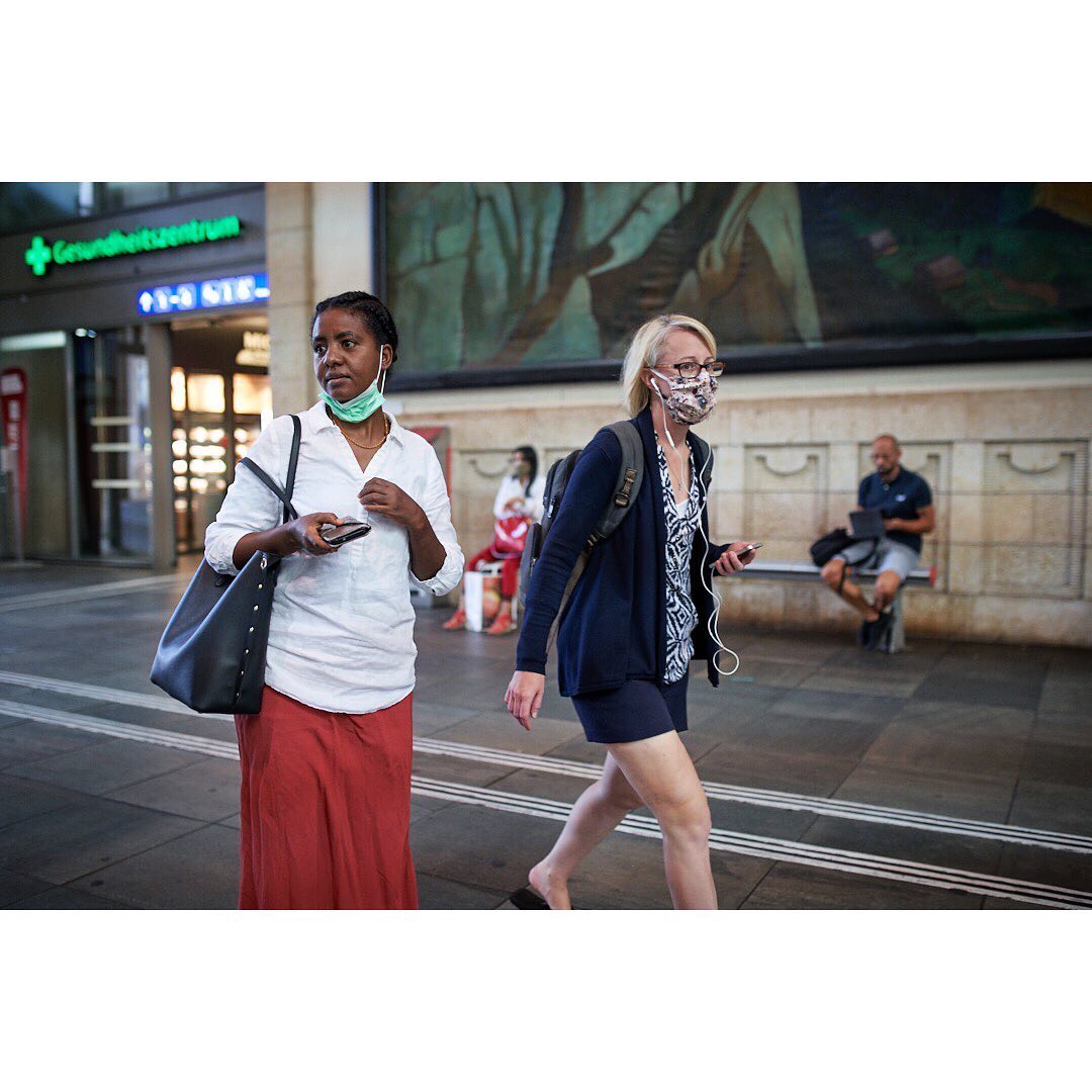 Maskenpflicht. Four people. Basel train station, Switzerland, 2020
.
.
.
#coronamask #trainstation #basellive
#coronavirus #documentaryphotography #streetportrait #maskobligation #streetphotographyworldwide #streetphoto_color #sweet_street_beat #streetclassics #street_focus_on #onthestreet #nonstopstreet #photostreet #swissstreets #instaswitzerland #streetportraits #streetphotography #coronatime #maskenpflicht #lovebasel #instabale