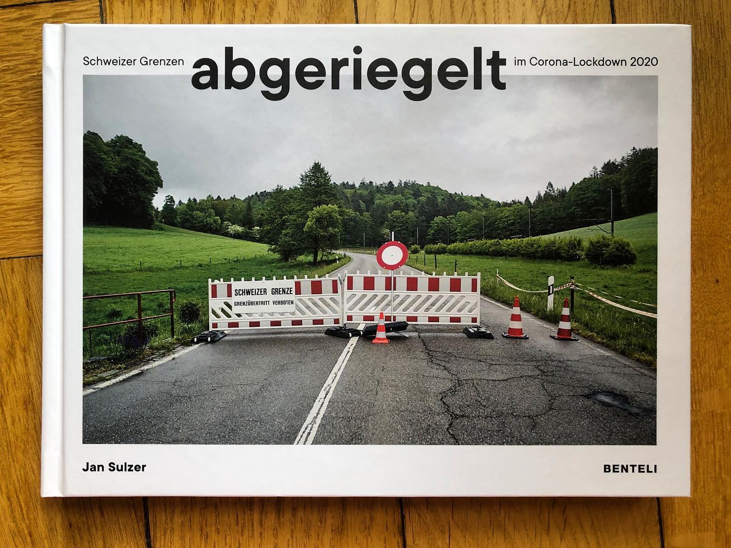 Abgeriegelt. New book out! Link in Bio. #abgeriegelt #photobook #benteliverlag #christophribbat #georgseesslen #schweizerfotobuch