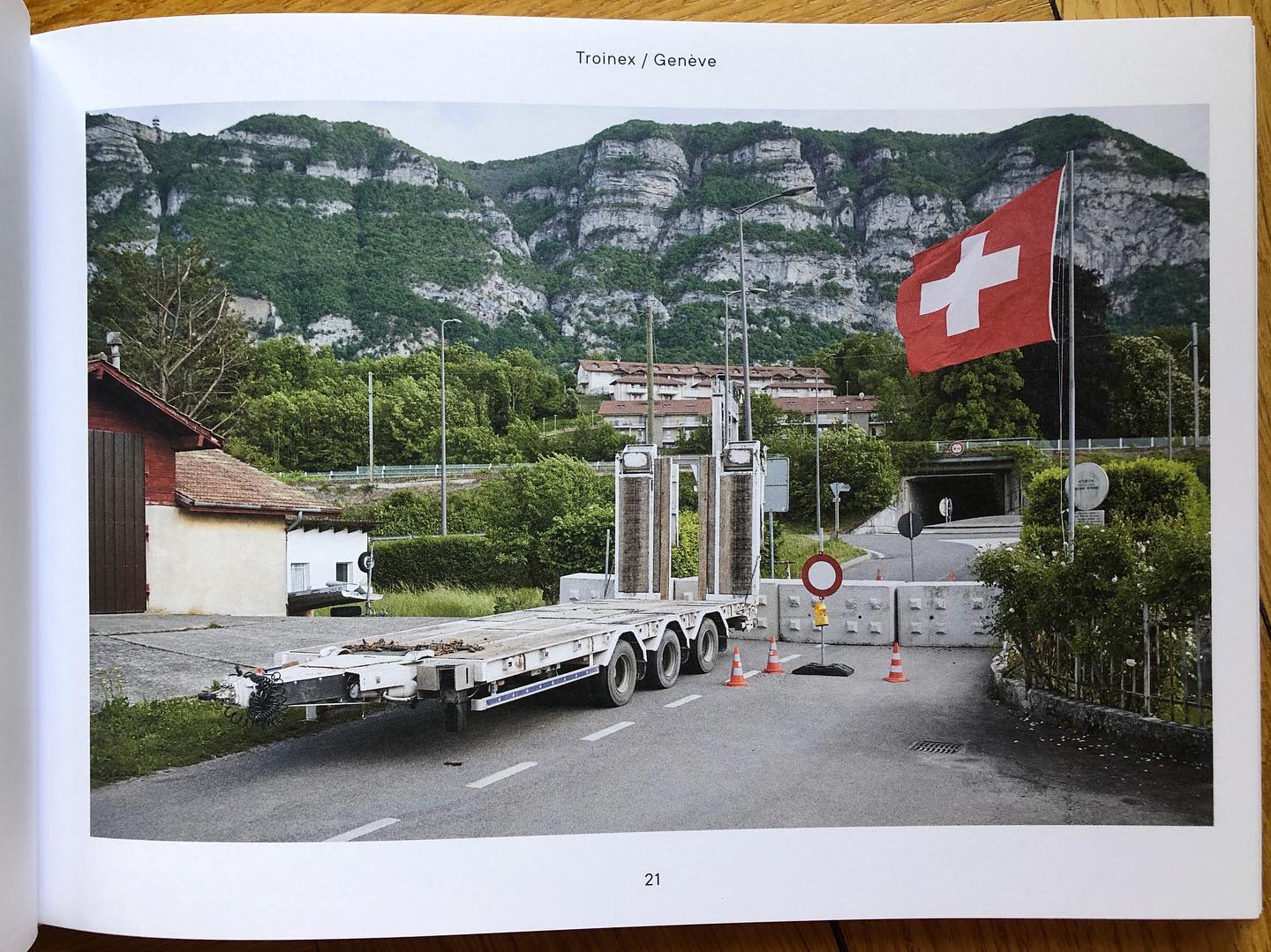 New Book out. Link in Bio. My personal documentation of the closed Swiss borders during the Covid-Lockdown.
.
.
#abgeriegelt #coronaart #documentaryphotography #swissphotobook #swissphotographer #swissphotojournalist #georgeseesslen #christophribbat